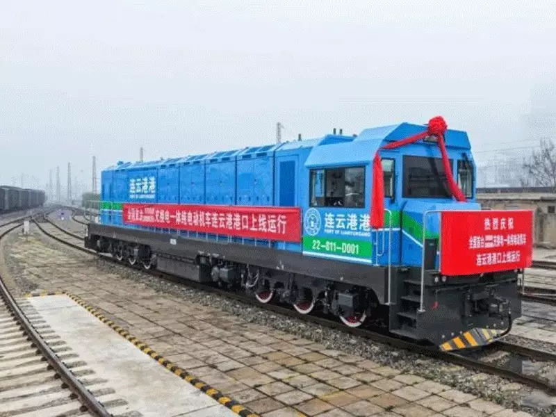 De eerste 3.000 van het land-kilowatt allemaal-elektrische locomotief met geïntegreerde lader en accu-swapping-mogelijkheden zijn in gebruik genomen in de haven van Lianyungang